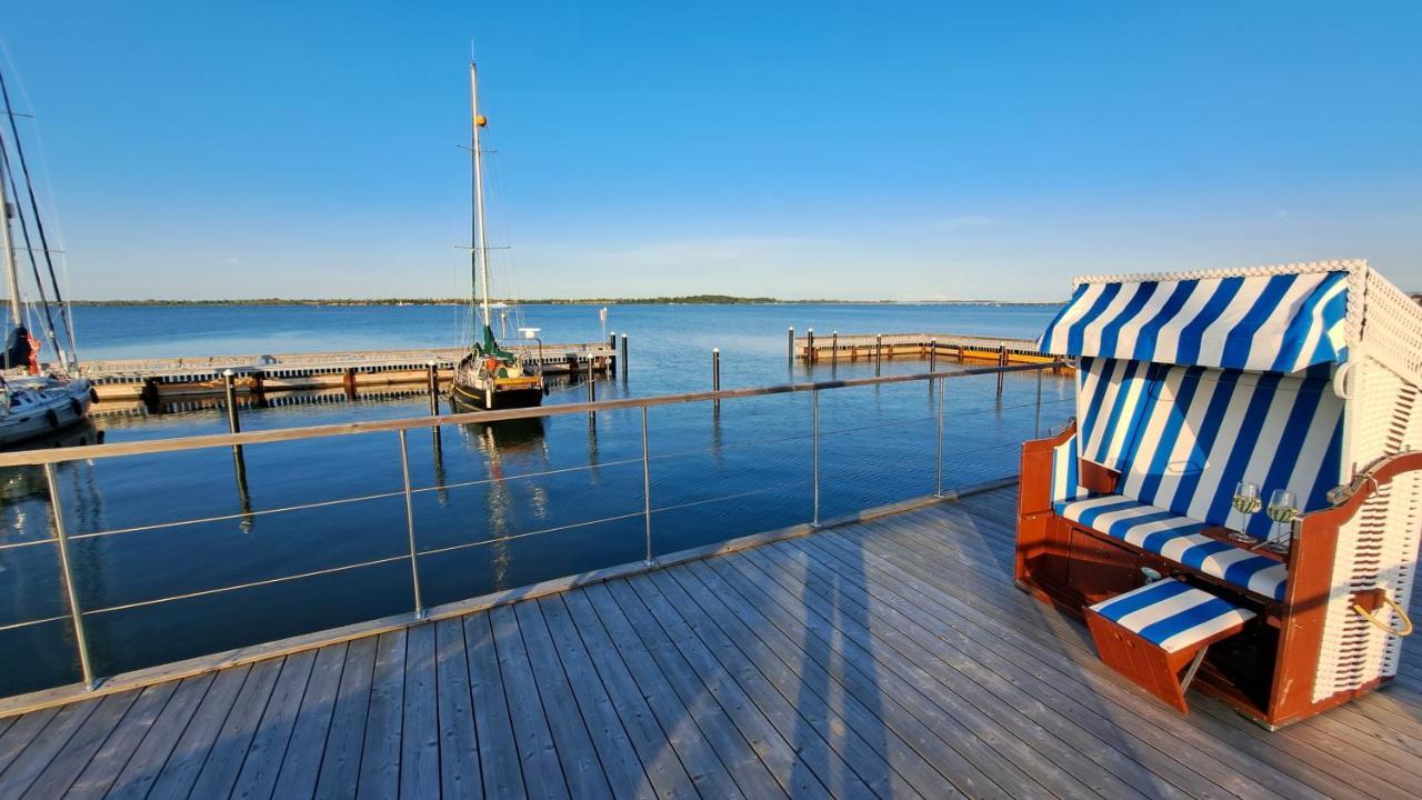 ホテル Hausboot Harmonie シュトラールズント エクステリア 写真